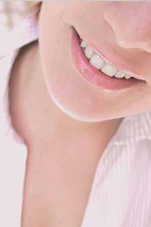 Акцент на эстетику улыбки: протезируем зубы безметалловой керамикой